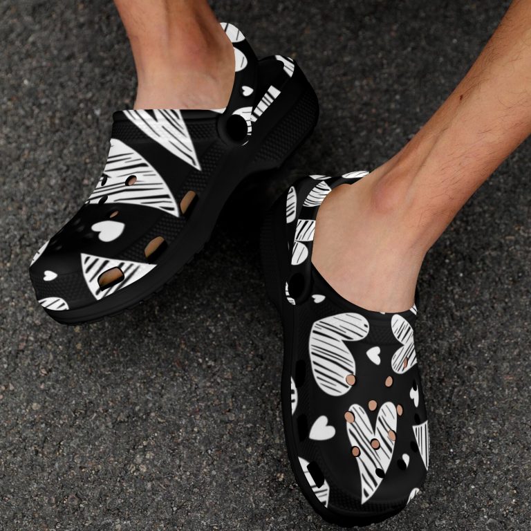 Crocs-waterproof-dirt-resistant-custom-foam-breathable-lounge-Hearts-Love-hand-drawn