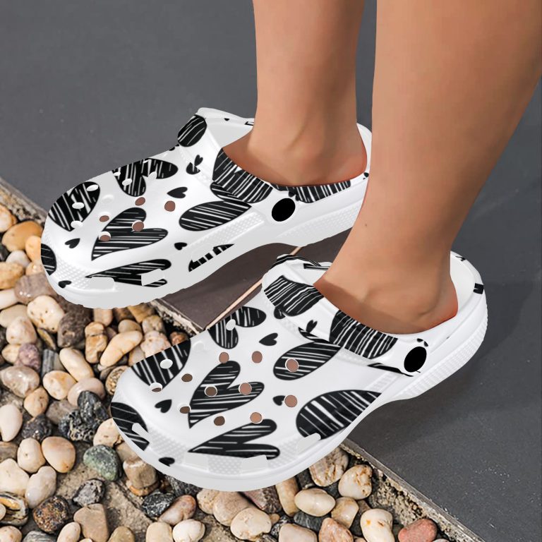 Crocs-waterproof-dirt-resistant-custom-foam-breathable-lounge-Hearts-Love-hand-drawn